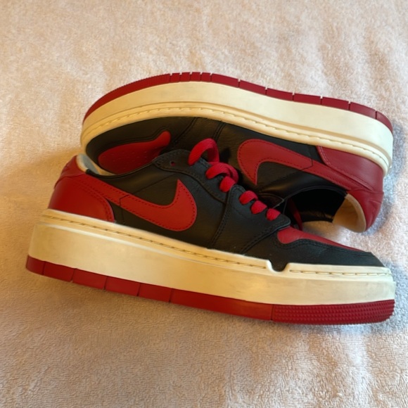 Nike Air Jordan 1 Elevate Low
SE

Black/Sail/Gym Red size 9 - Picture 2 of 6